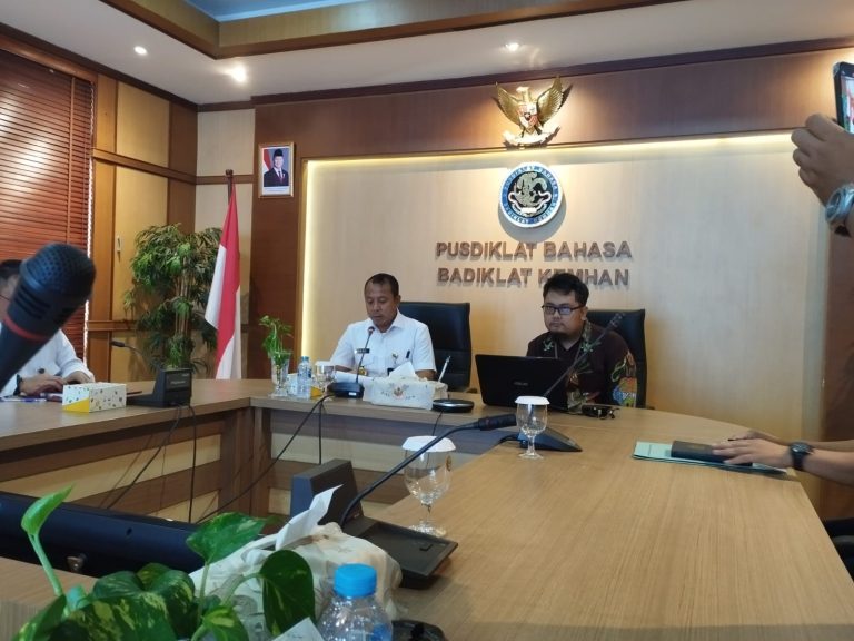 PUSDIKLAT BAHASA TERIMA DESK ANALYSIS DAN UMPAN BALIK DARI ASESOR LAN RI UNTUK AKREDITASI LEMBAGA